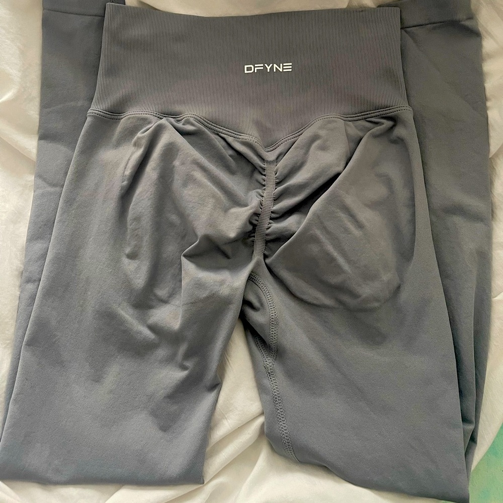 DFYNE dynamic legging in charcoal
